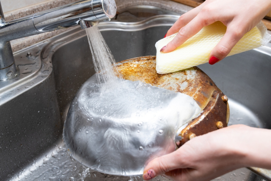 Domaće sredstvo za ribanje tiganja: Zadnja strana više nikad neće biti masna i zagorela