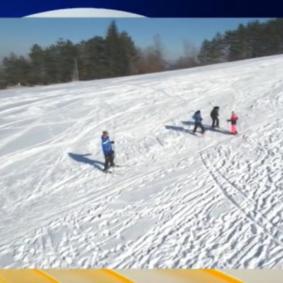 Meštani kablarskih sela napravili ski stazu sa žičarom: "Sve je besplatno" VIDEO