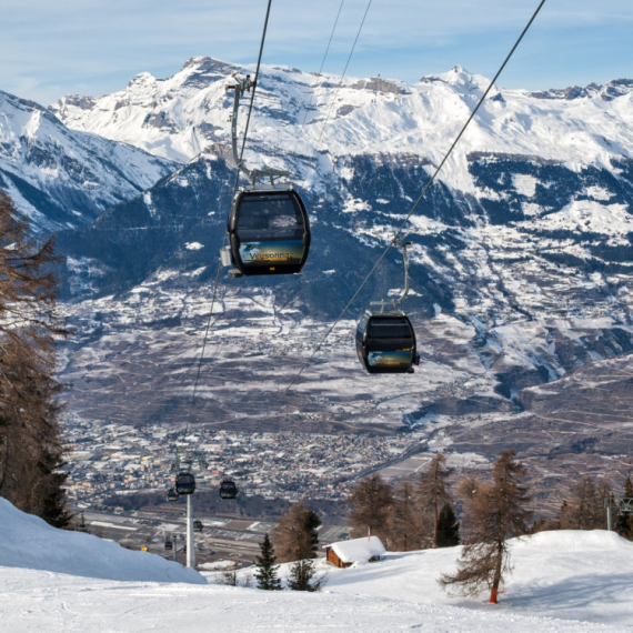 Haos u poznatom ski centru: Svi skijaši evakuisani iz gondola