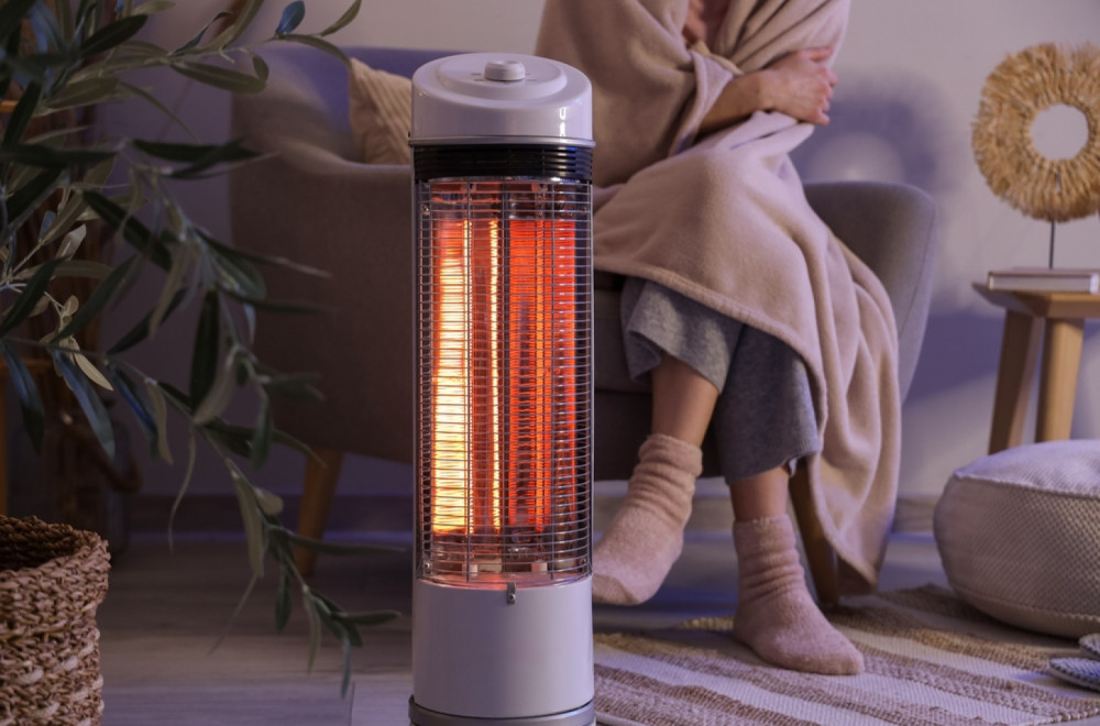 Ovaj uređaj nikako ne uključujte u produžni kabl