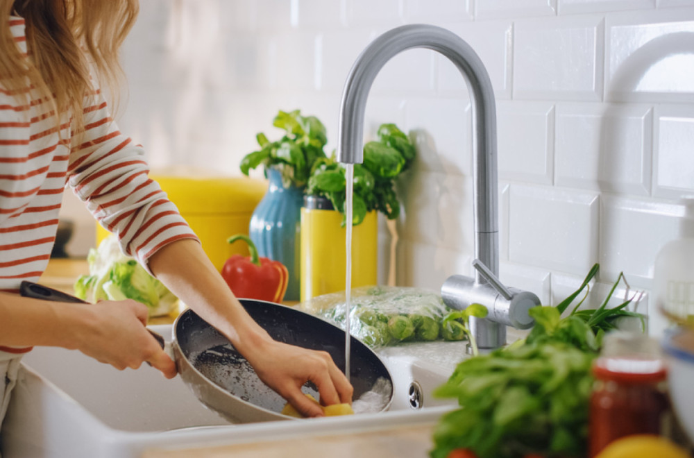 Pohvalila se posebnim trikom za prženje jaja, pa postala predmet sprdnje VIDEO