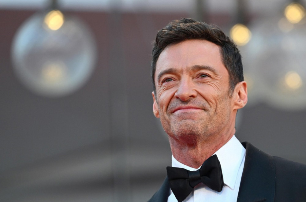 Hju Džekmen predstavio svoju novu devojku i mreže su eksplodirale FOTO