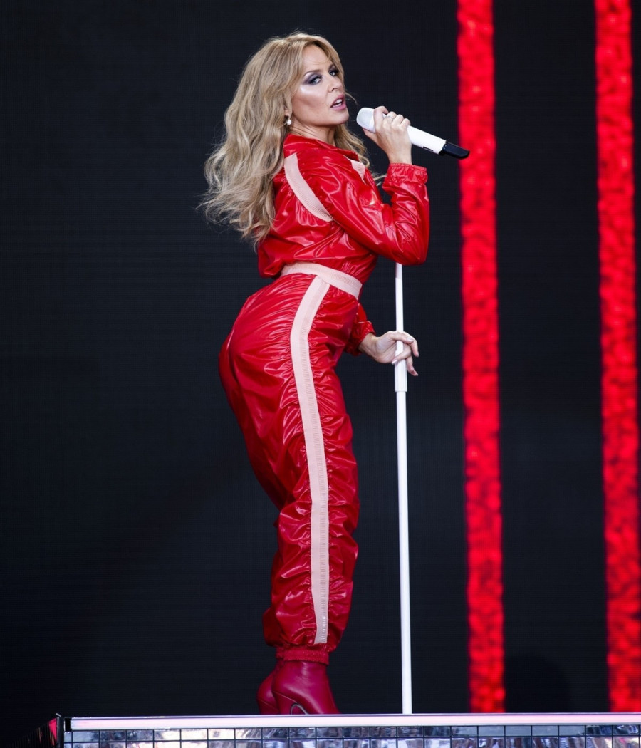 Još jedan dan i još jedna seksi Baba Mrazica: Ovaj izgled niko ne može da joj oduzme VIDEO