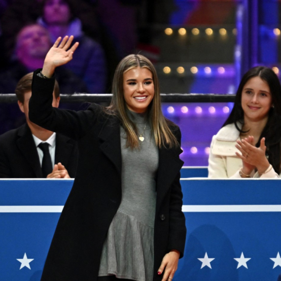 "Gore" mreže zbog unuke Donalda Trampa: Šta ona radi pored ratnih aviona? VIDEO