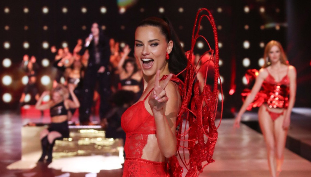 Gotovo naga Adrijana Lima daje savete za poziranje: I nikome nije dobro VIDEO