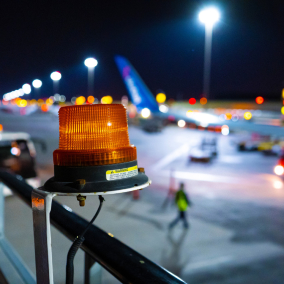 Požar na aerodromu: Evakuisan terminal, letovi otkazani i preusmereni FOTO