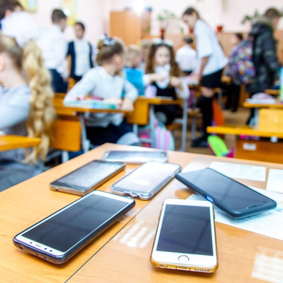 Zabranjuje se korišćenje veštačke inteligencije u školama