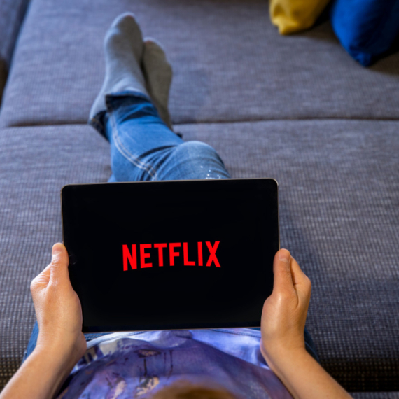 Nastavlja se krimi priča koja je osvojila Netfliks: Evo kada stiže druga sezona serije "The Gentlemen" VIDEO