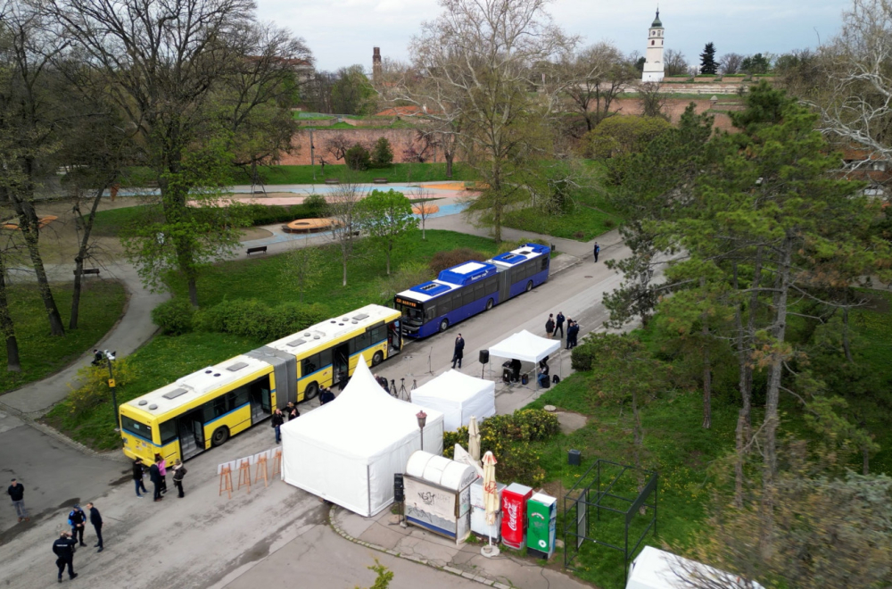 Autobusi koje je Japan donirao Beogradu 2003. od danas zvanično u penziji FOTO