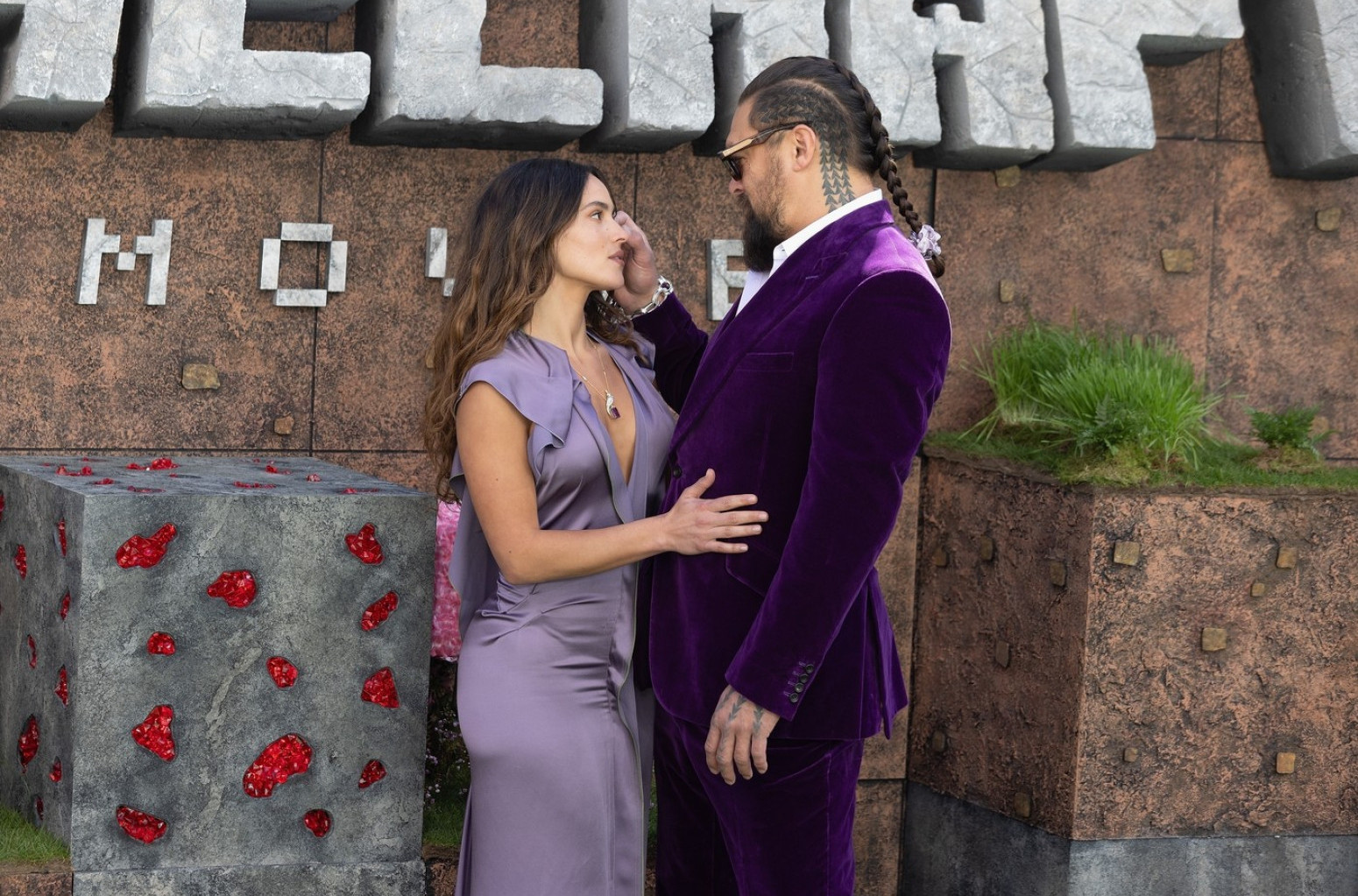 Dvanaest godina mlađa lepotica izgubila glavu zbog Momoe: Ništa ne volim više od tebe FOTO