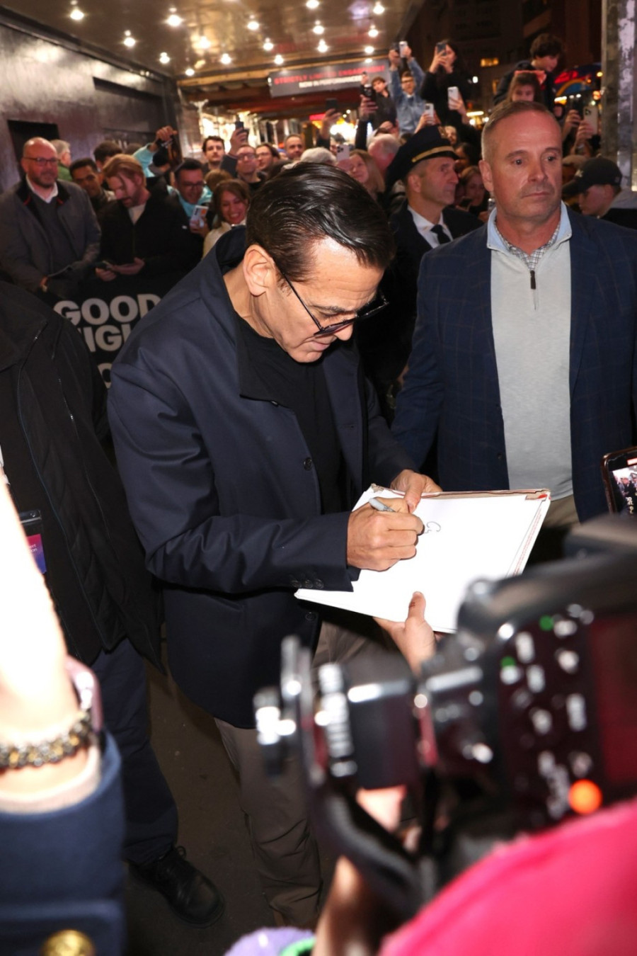 Džordž Kluni se kaje zbog nove frizure: Užasno je, možda ću obrijati glavu VIDEO