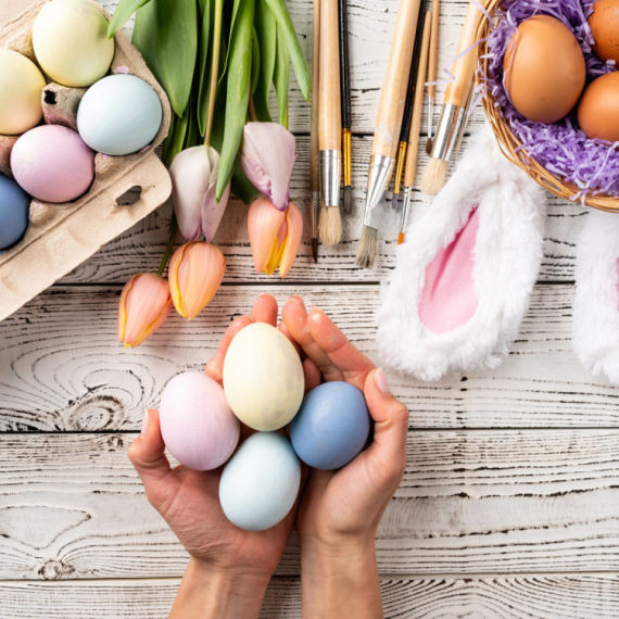 Najpopularnija metoda: Uz svilenu maramu ili kravatu imaćete najlepša uskršnja jaja