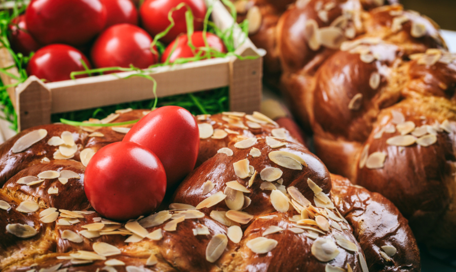 Raskošna uskršnja trpeza je nezamisliva bez kraljice: Bakin recept za najlepšu pogaču