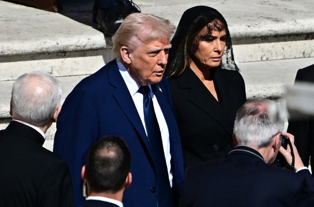 U Rim stigla u najskupljem stajlingu, a na papinoj sahrani neprepoznatljiva FOTO