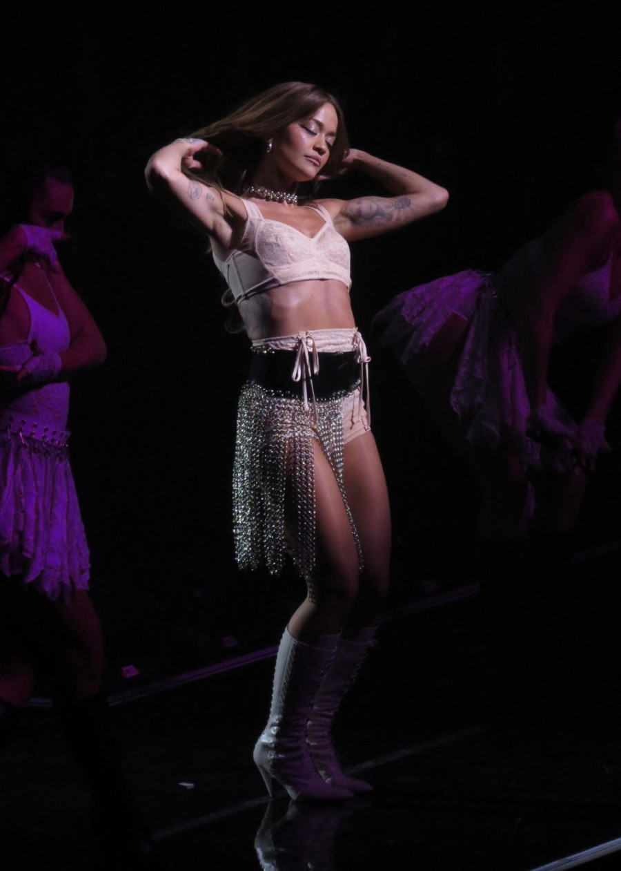 Albanka seksi plesom ukrala šou i u vrućem šortsu bacila muškarce u trans FOTO/VIDEO