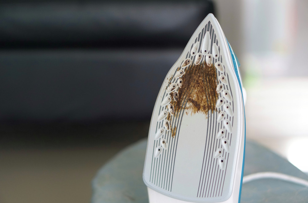 Kao magični štapić polira peglu: Potrebne su samo dve sitnice