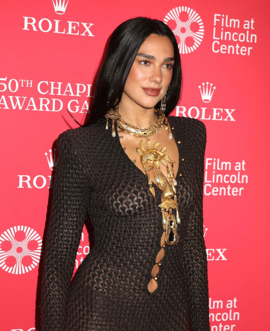 Prava lepotica: Minijaturni bikini otkrio je sve njene atribute FOTO