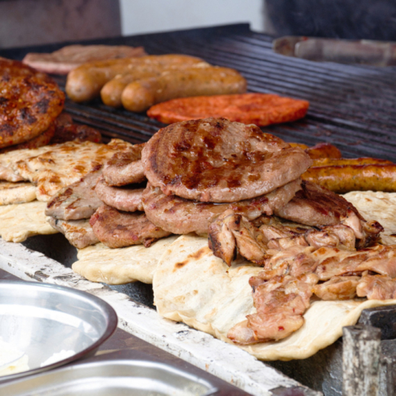 Tajna sočnog mesa s roštilja krije se u koraku koji većina ljudi preskače