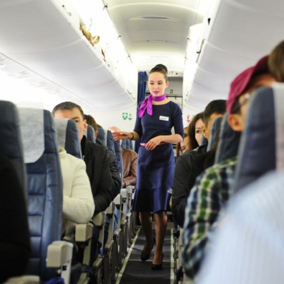 Stjuardesa Barbara otkrila stroga pravila struke: Ovo ne sme da radi čim obuče uniformu VIDEO