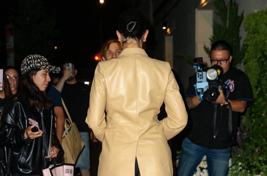 "Toliko novca, a izgleda tako jeftino": Raskošne obline ne krije, a sada je svima pokazala zadnjicu FOTO