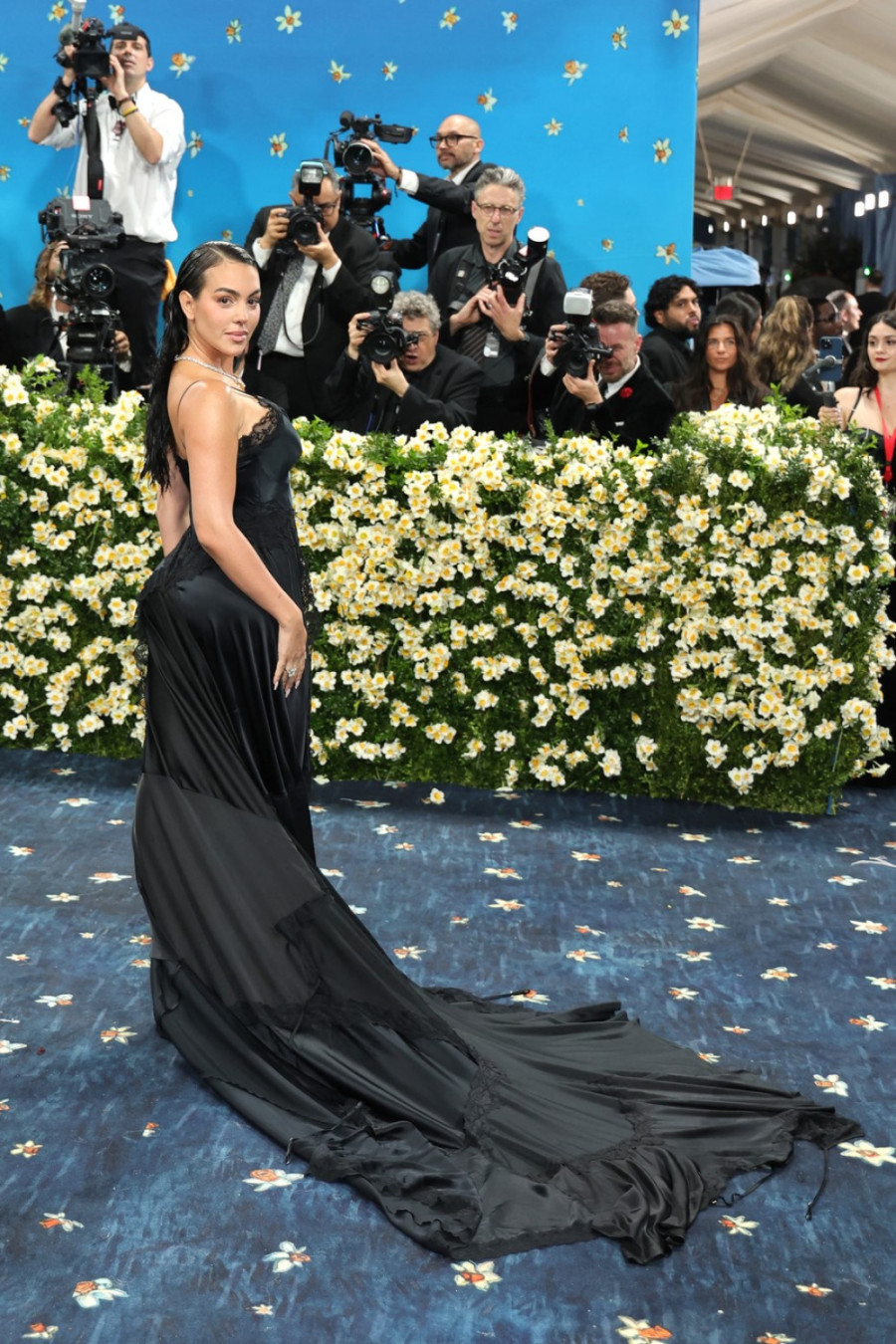 Potpuni promašaj, bolje da nije ni došla: Lepa Georgina je uvek seksi, ali bez stila FOTO