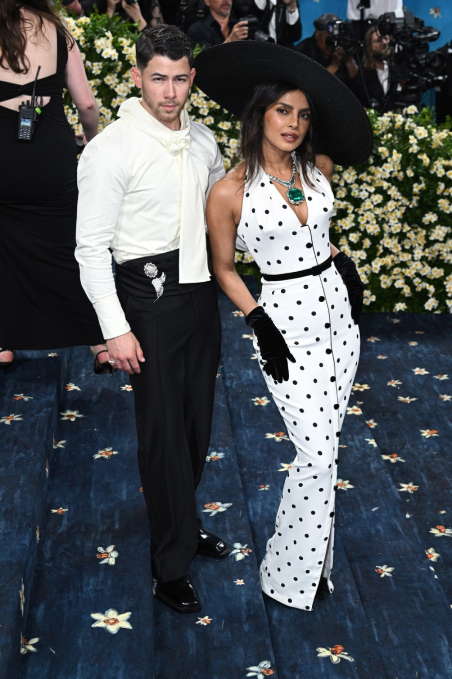 Slavni par se obrukao na Met Gali: Kao kauboj na električnom biku, a tek ona... FOTO