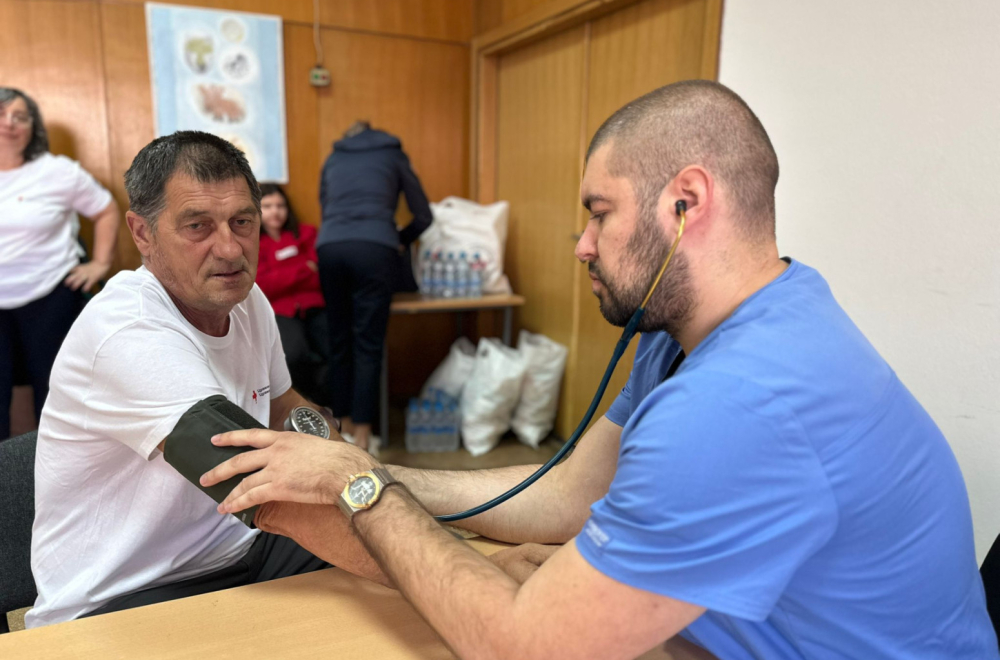 Hrani se u Narodnoj kuhinji i nema krov nad glavom, ali zajednici daje ono jedino što ima – krv