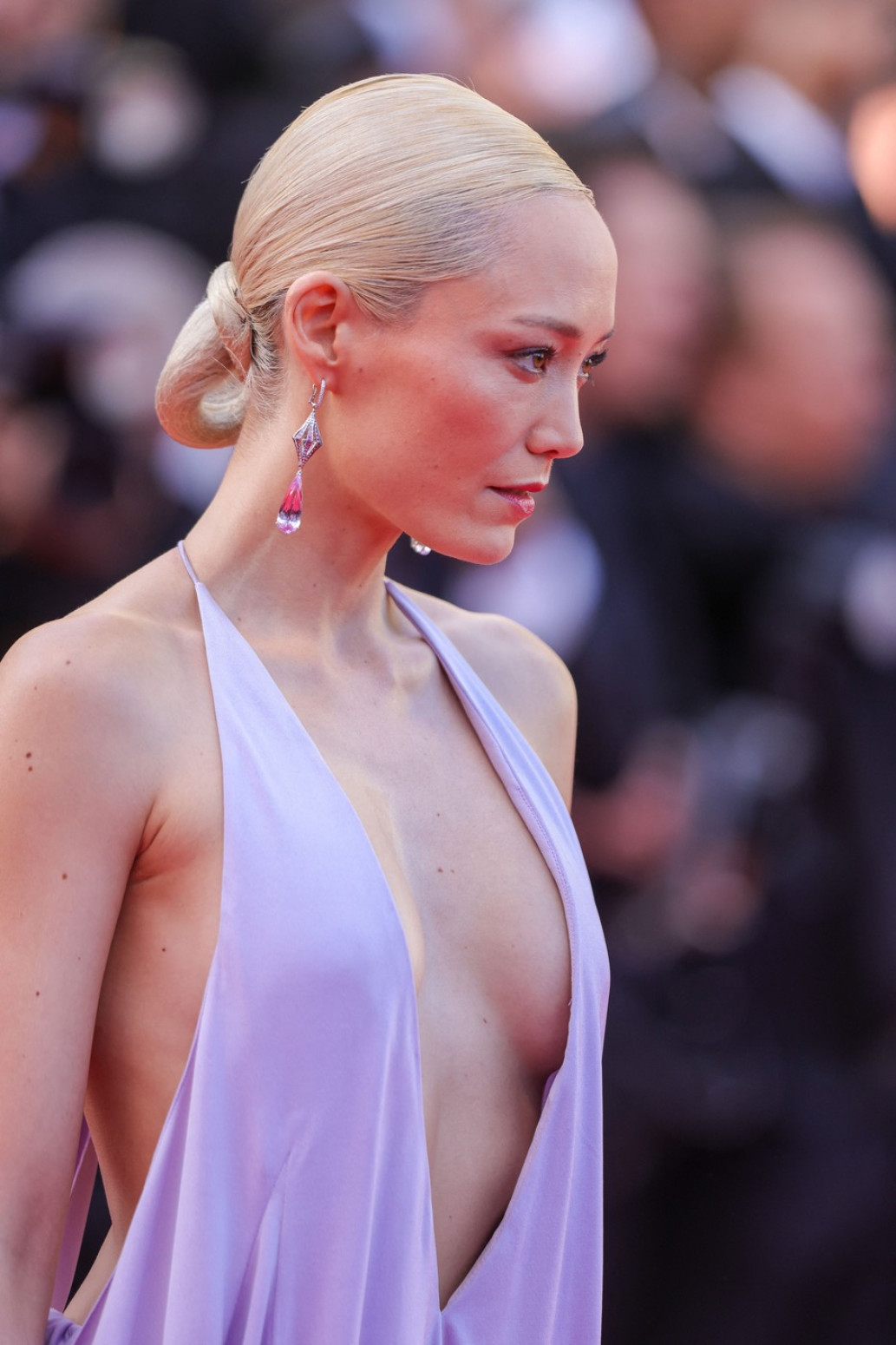 Ako nju ne izbace zbog haljine, neće nikoga: Prekršila je sva moguća pravila FOTO