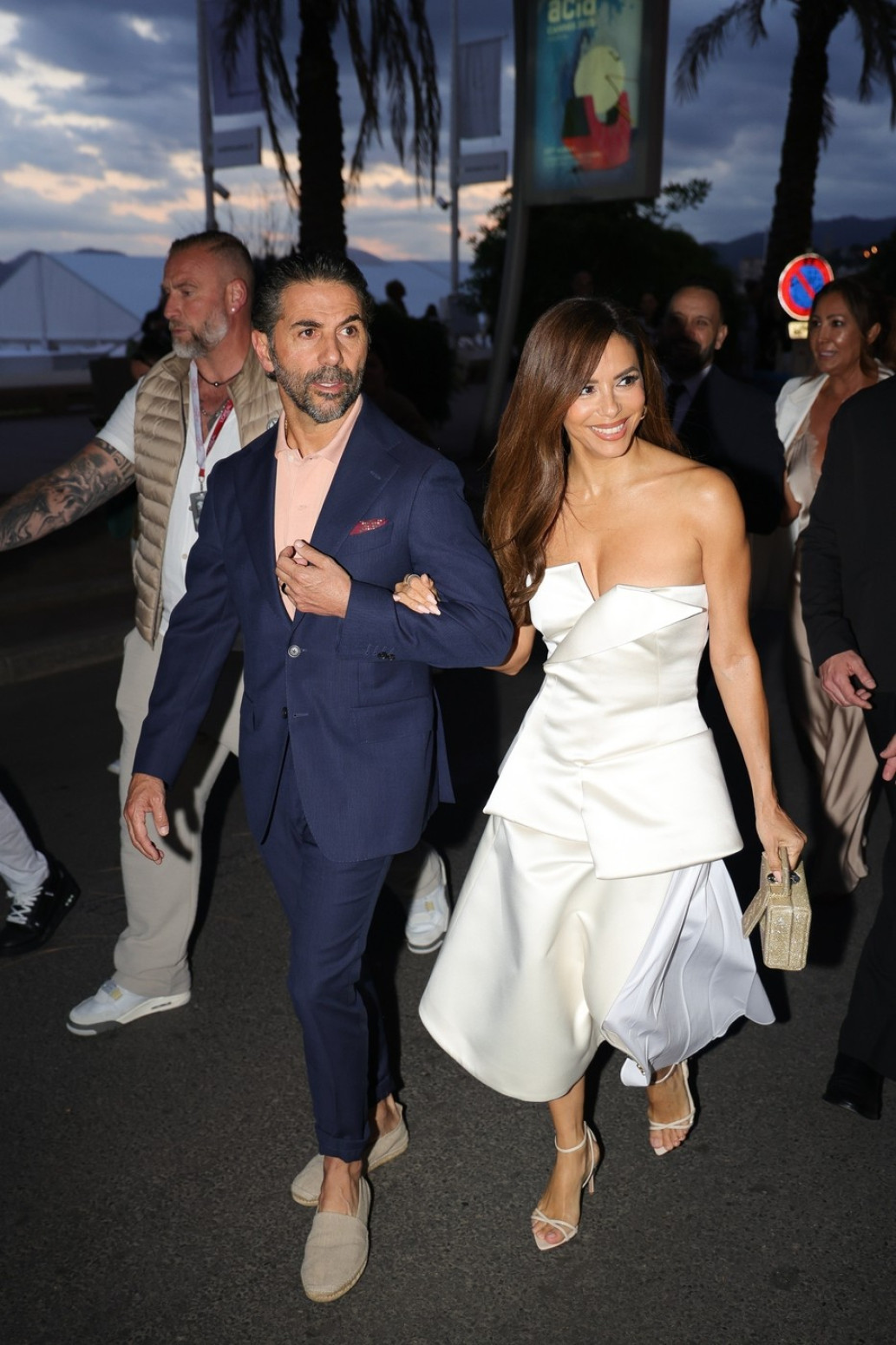 Juče kraljica elegancije, a danas provokacije: Minijaturni bikini otkrio sve FOTO