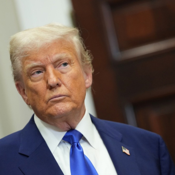 Isplivali novi šokantni dokazi: Tramp zvao policiju zbog Epstajna?