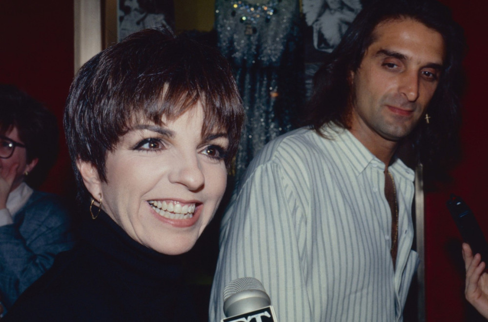 Nakon 4 propala braka ne štedi bivše muževe: Neki od njih uopšte nisu bili muškarci FOTO