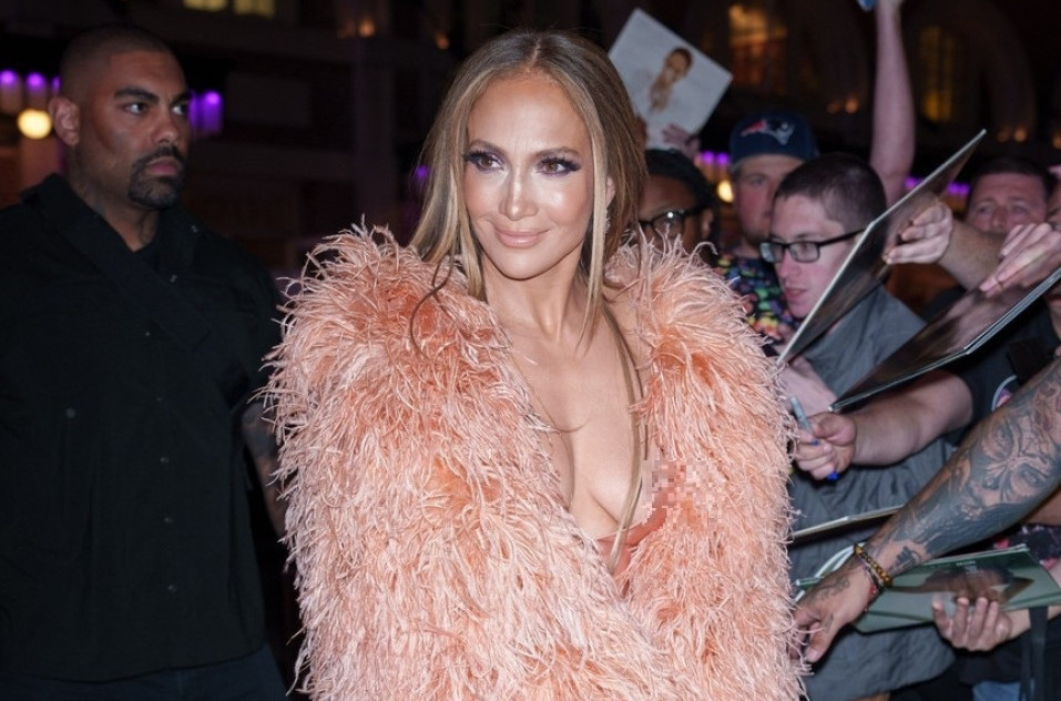 Omiljene štikle Džej Lo vladaju ulicama i pistama: Isprobajte ih i vi FOTO