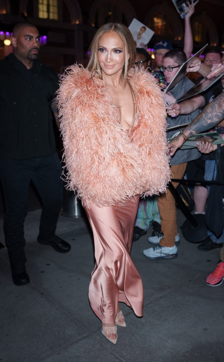 Omiljene štikle Džej Lo vladaju ulicama i pistama: Isprobajte ih i vi FOTO