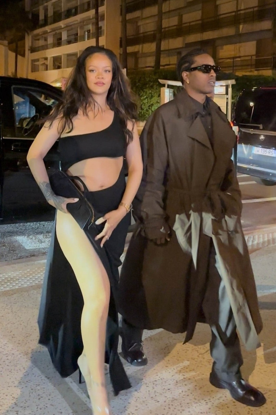 Trudna i gotovo naga: Donji deo je čisti skandal FOTO