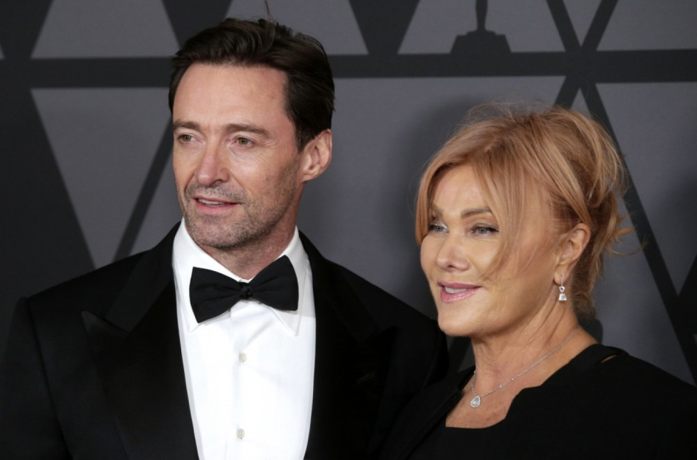 Hju Džekmen predstavio svoju novu devojku i mreže su eksplodirale FOTO