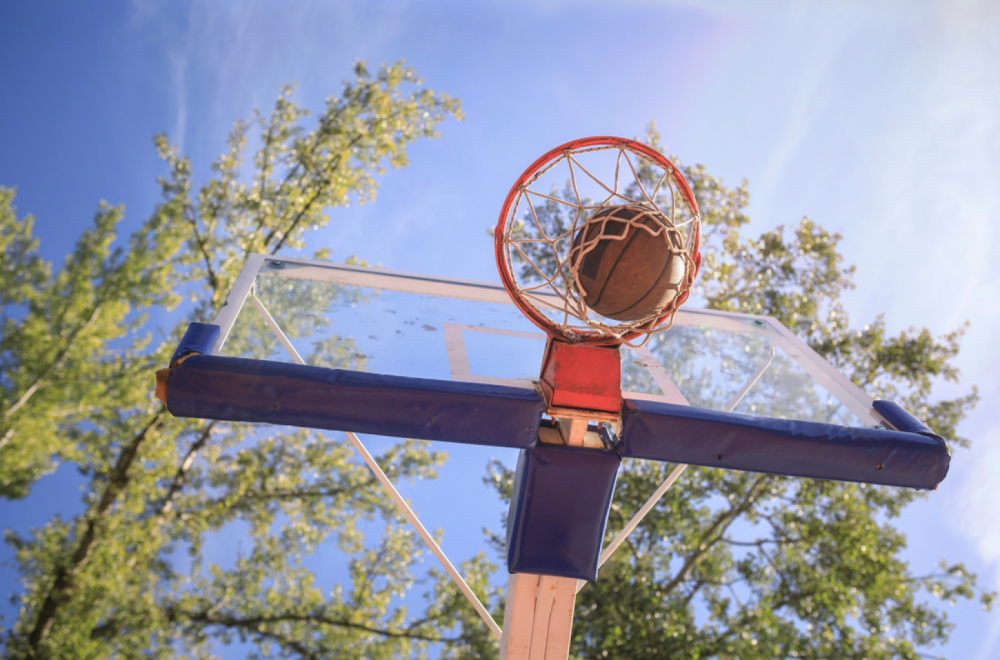 Zahvaljujući pismu učenika na Ledenoj steni obnovljen i osvetljen sportski teren VIDEO