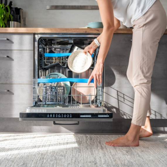 Ovu stvar nikada ne bi trebalo da stavljate na donju rešetku mašine za pranje sudova