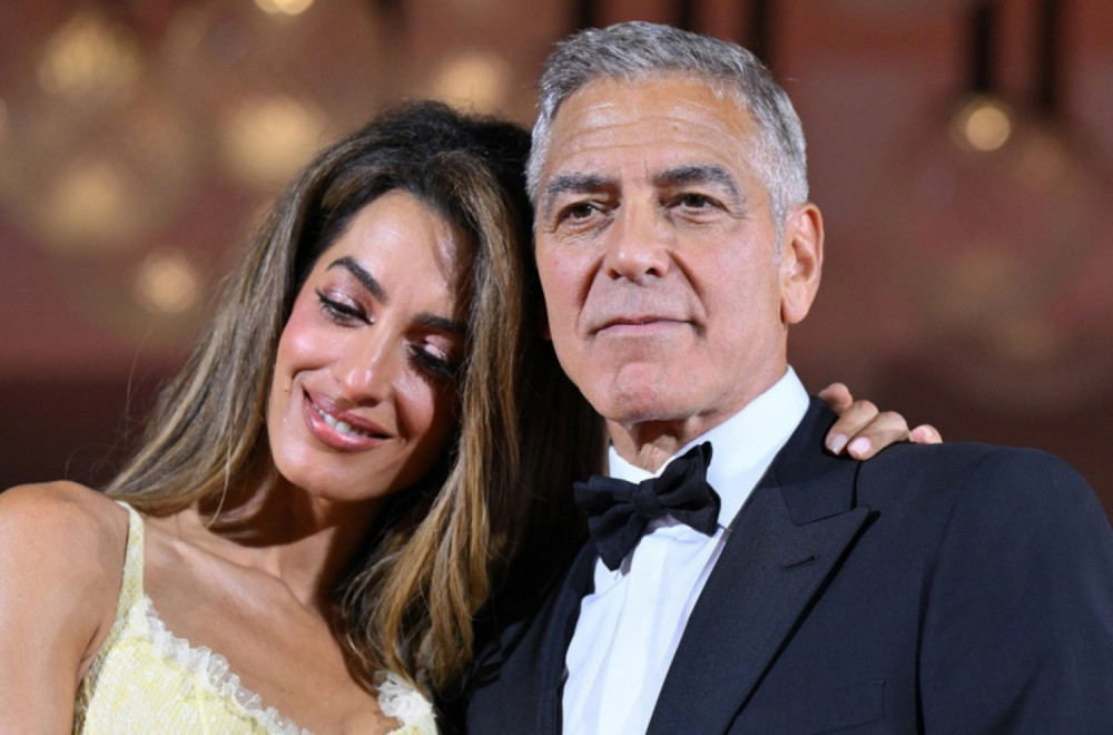 Šuškanja o razvodu ne jenjavaju, a Amal Kluni "puca" od samopouzdanja u pripijenoj haljini FOTO