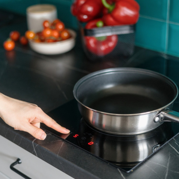 Pohvalila se posebnim trikom za prženje jaja, pa postala predmet sprdnje VIDEO