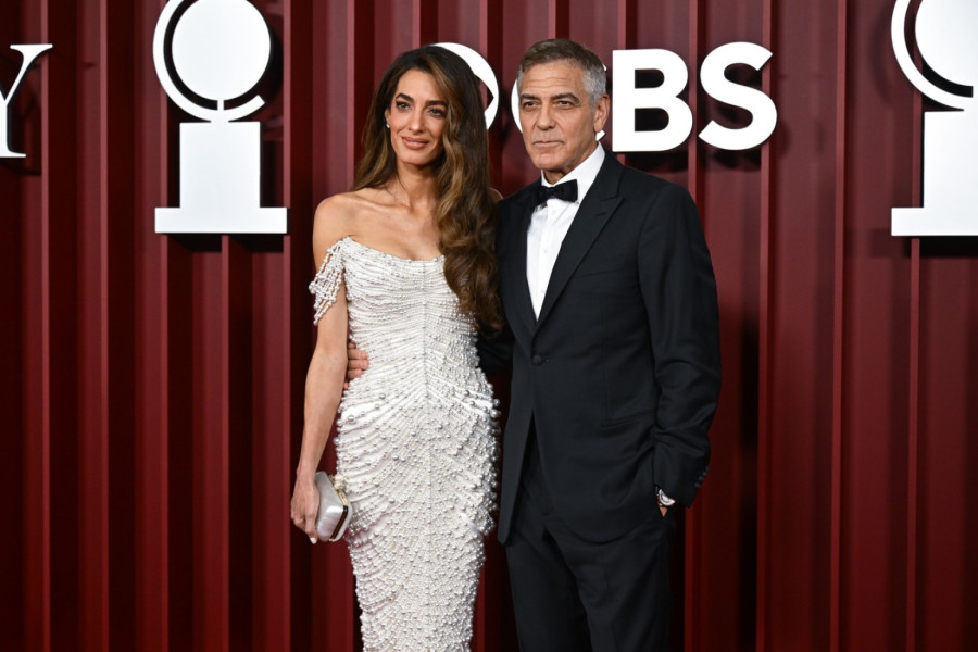 I biserna haljina je u senci njegovog izgleda: Stari lepotan se konačno vratio FOTO