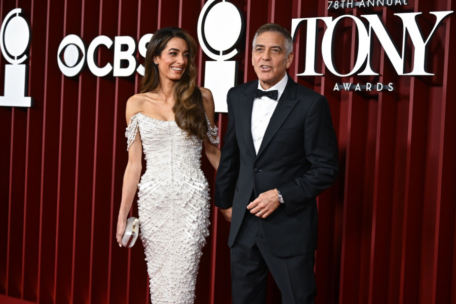 I biserna haljina je u senci njegovog izgleda: Stari lepotan se konačno vratio FOTO