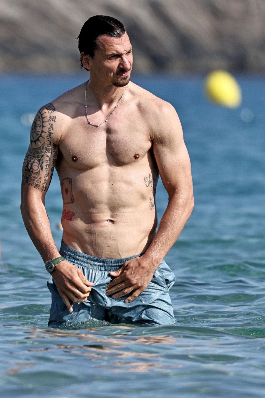 On je živa vatra: Zlatan Ibrahimović se opet skinuo i zaludeo žene VIDEO