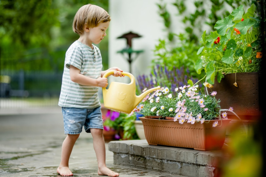 Pustite dete da hoda boso: Postoje dva jaka razloga za to