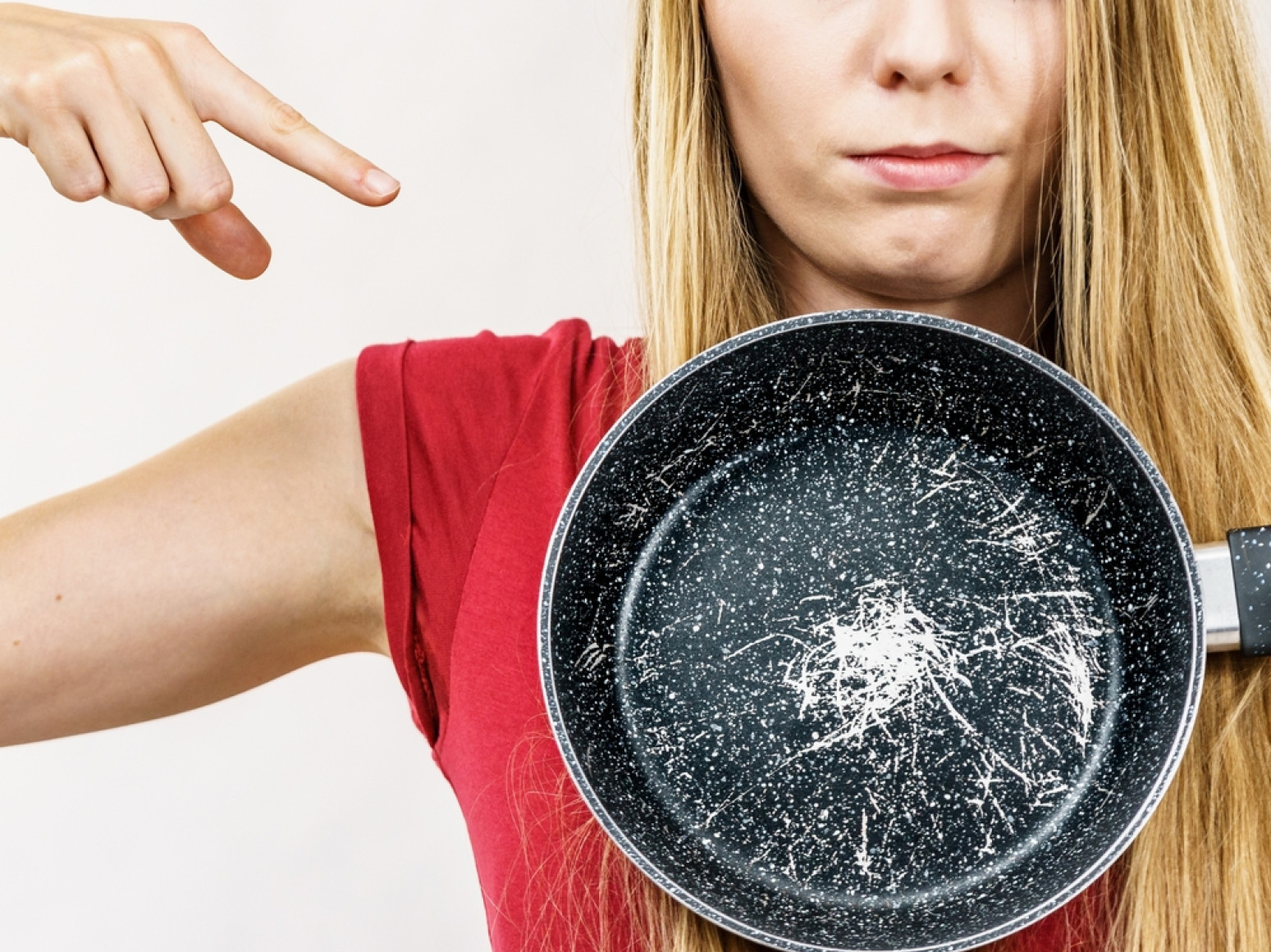 Ove greške svi pravimo pri korišćenju tiganja s nelepljivim slojem