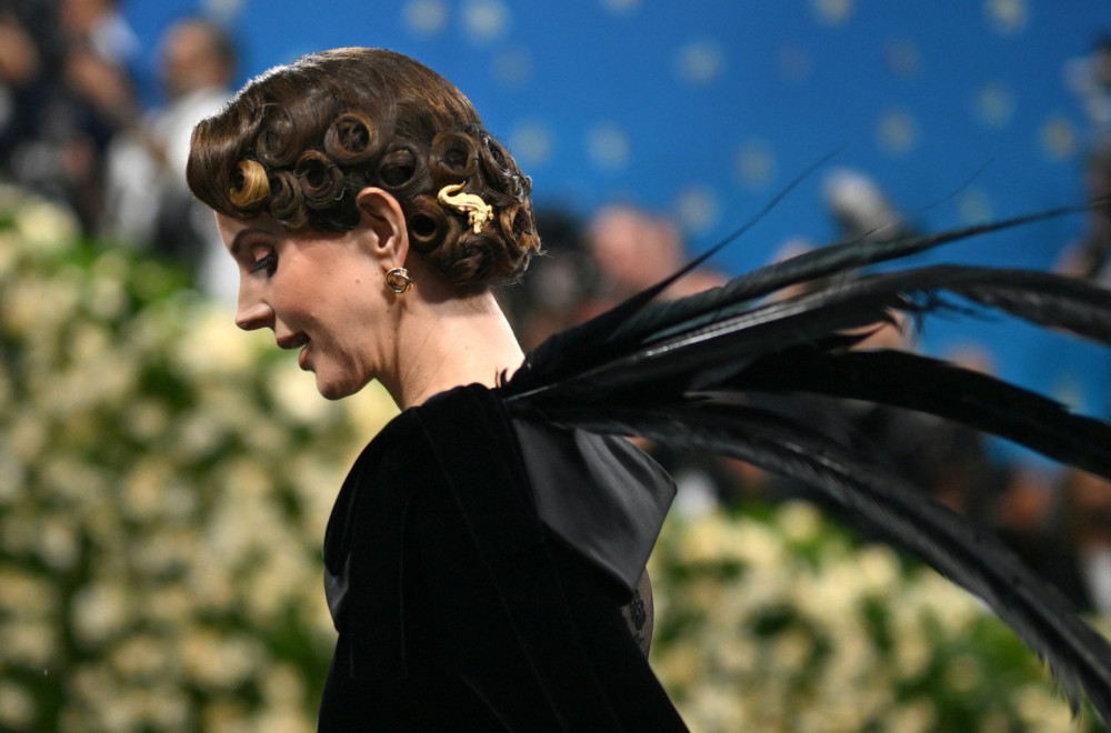 Lana Del Rej rasplakala se usred koncerta – a za sve je "kriv" njen suprug VIDEO