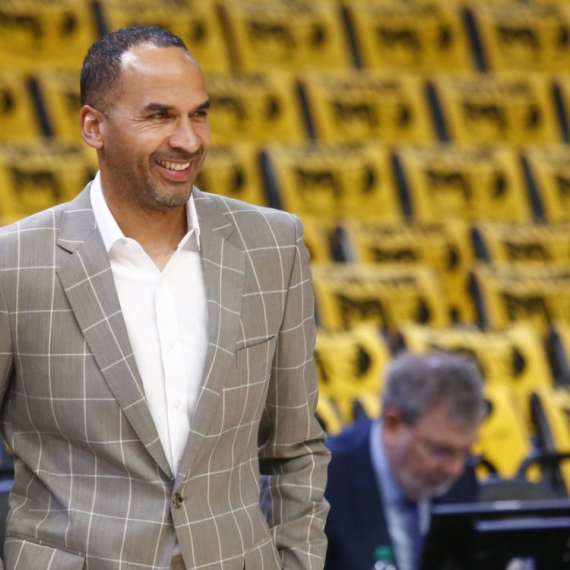 Niko Herison ignorisao dečaka u Dončićevom dresu VIDEO