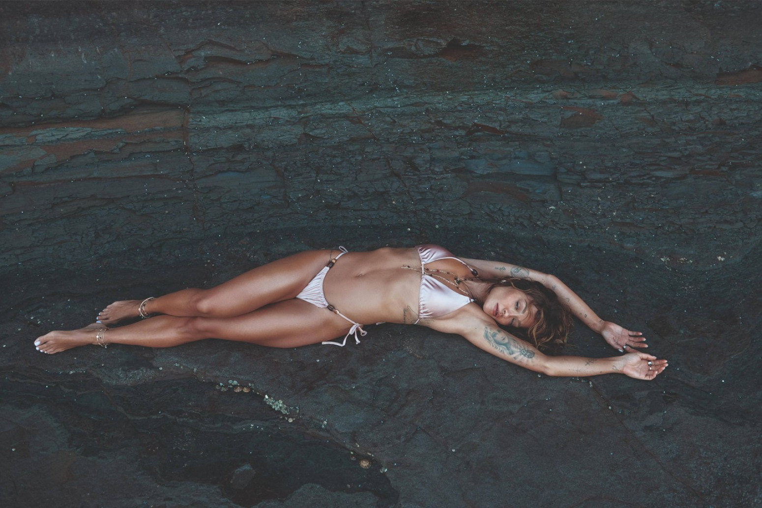 Slavna Albanka ne prestaje da mami uzdahe ovog leta FOTO