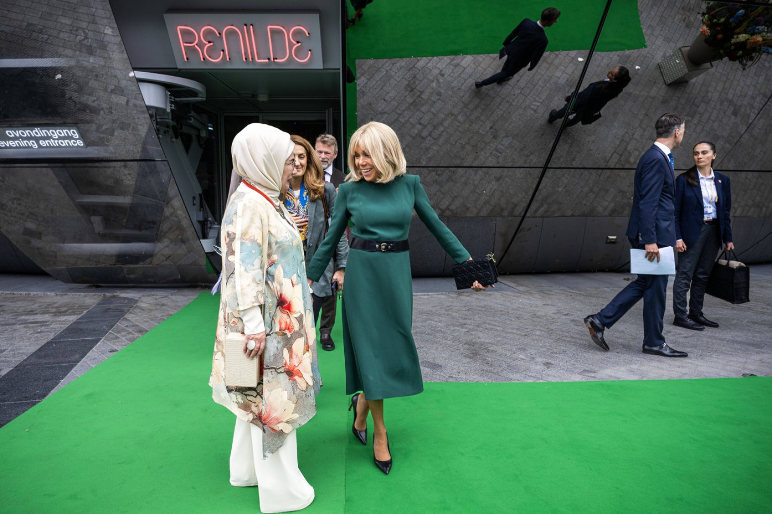 Nakon šamara opet voli muža svoga: I opet je pokazala izdanje za čistu peticu FOTO