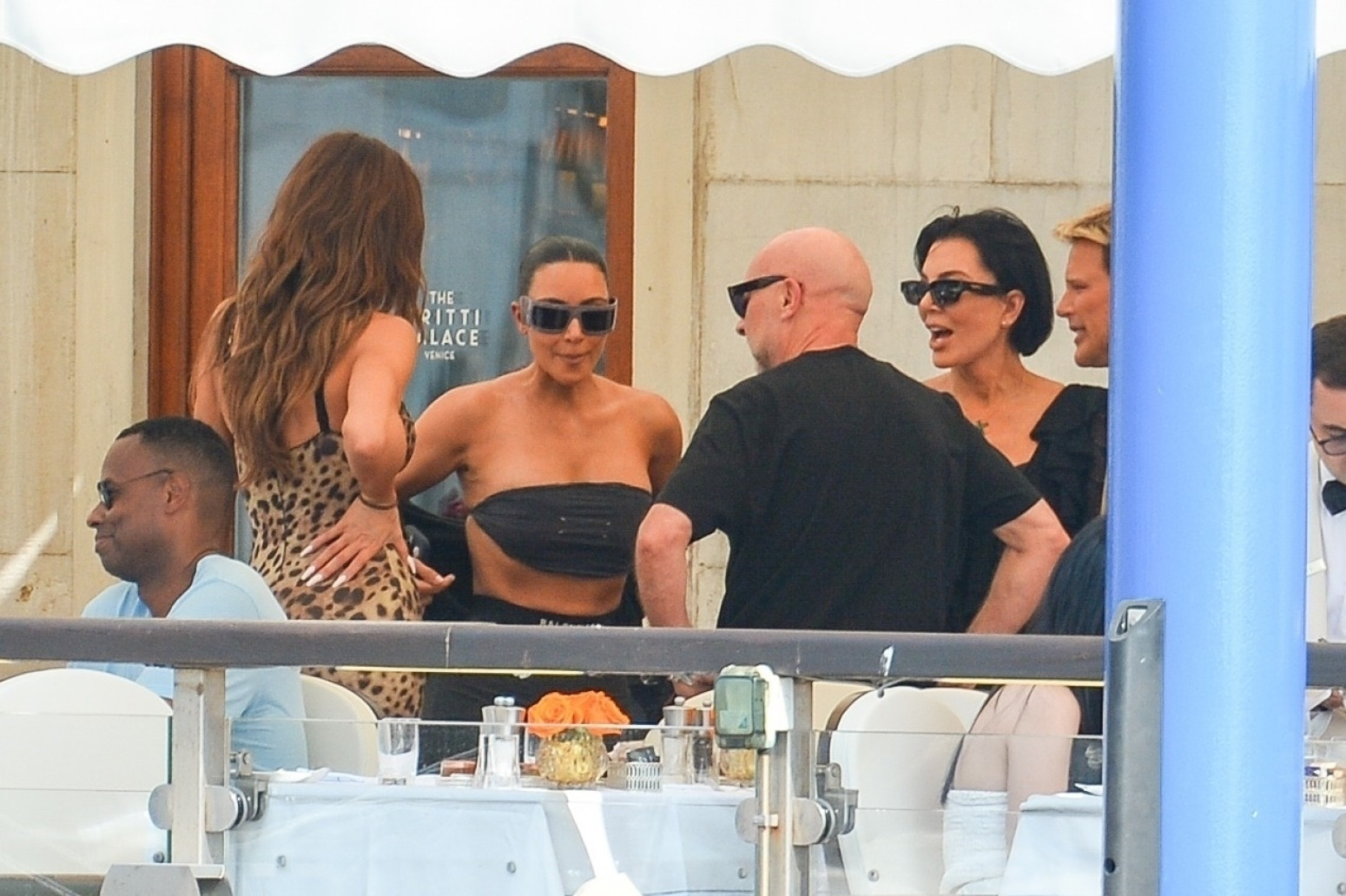 Stigle su i sestre Kardašijan, raskošne obline pucaju na sve strane FOTO