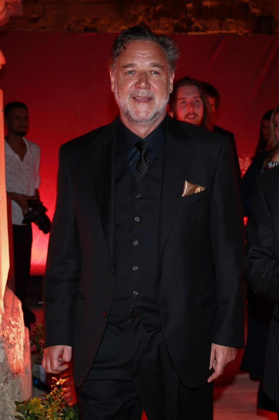 Bivšeg miljenika žena su napadali zbog izgleda, a on sad blista pored 28 godina mlađe lepotice FOTO